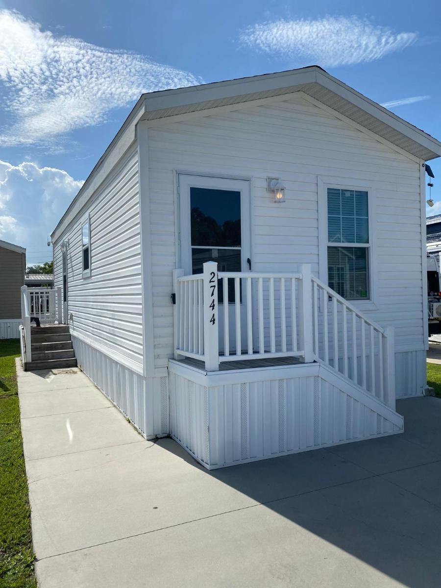 Cozy Tiny Home Near Disney World & Orlando Parks! - Housity