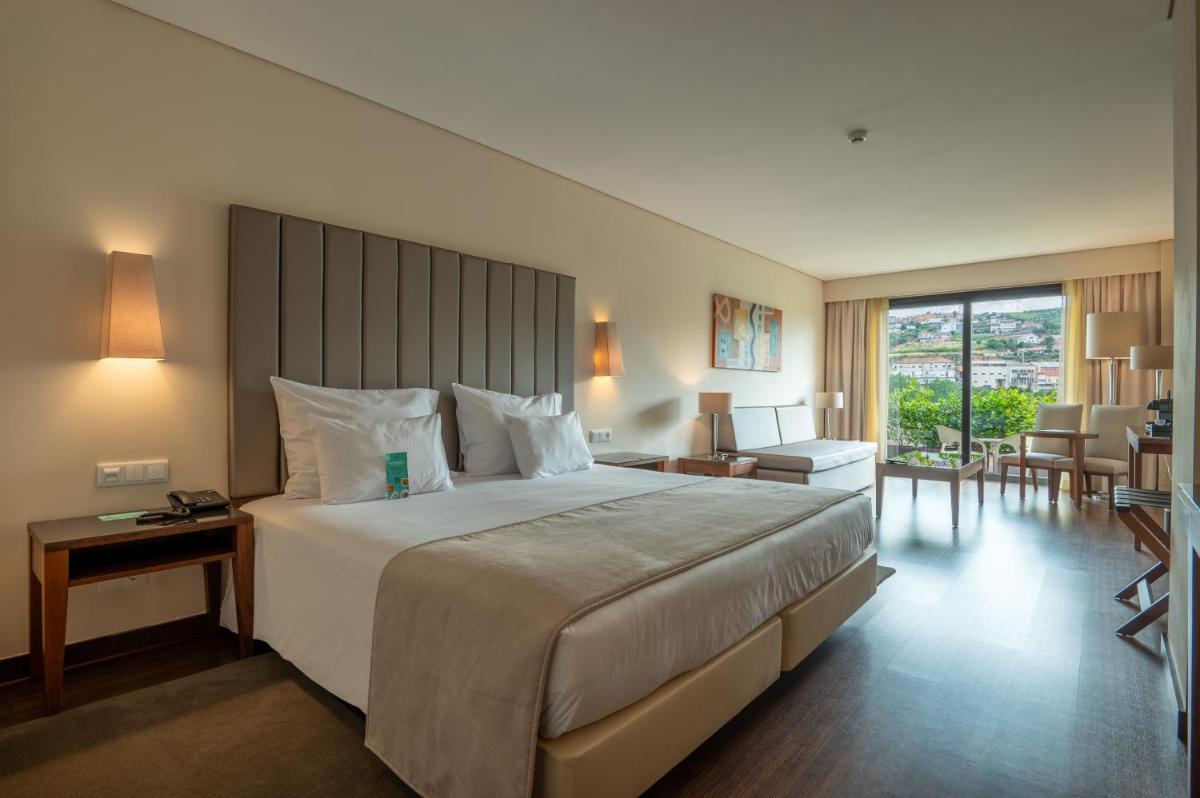 Uma cama ou camas num quarto em Vila Gale Collection Douro
