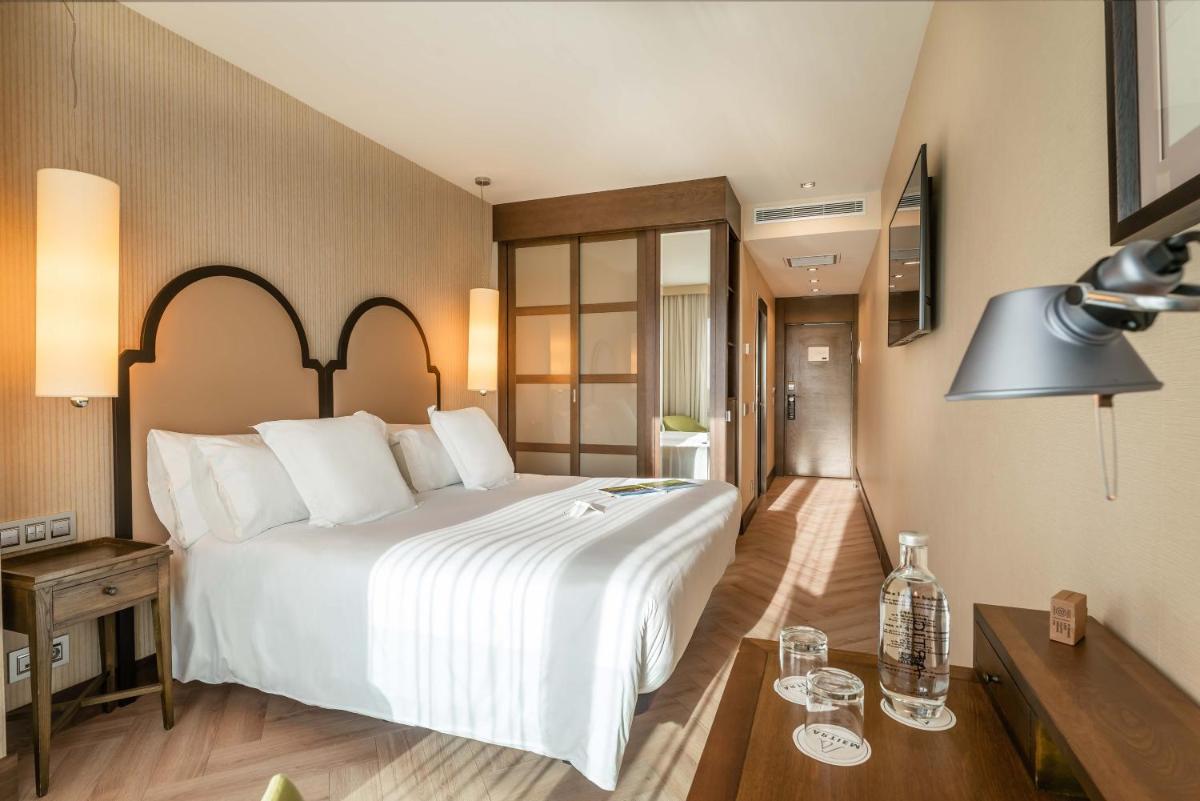 Cama o camas de una habitación en ARTIEM Asturias