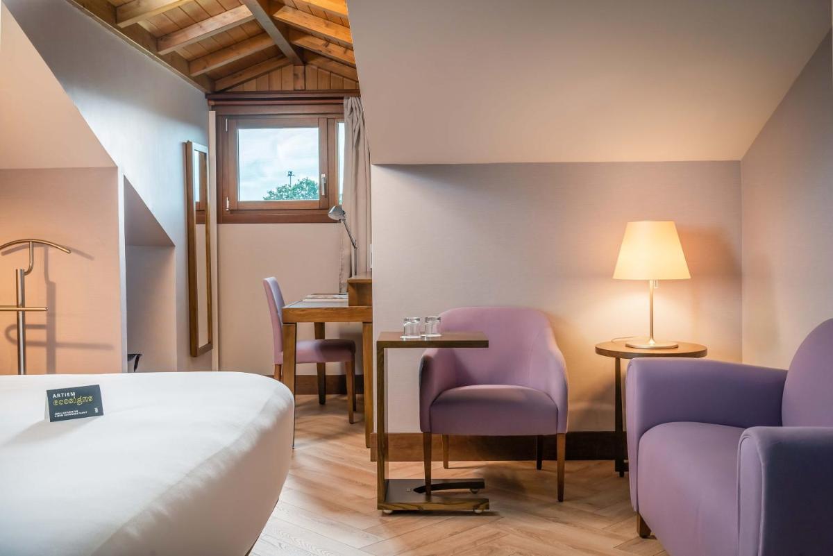 Cama o camas de una habitación en ARTIEM Asturias