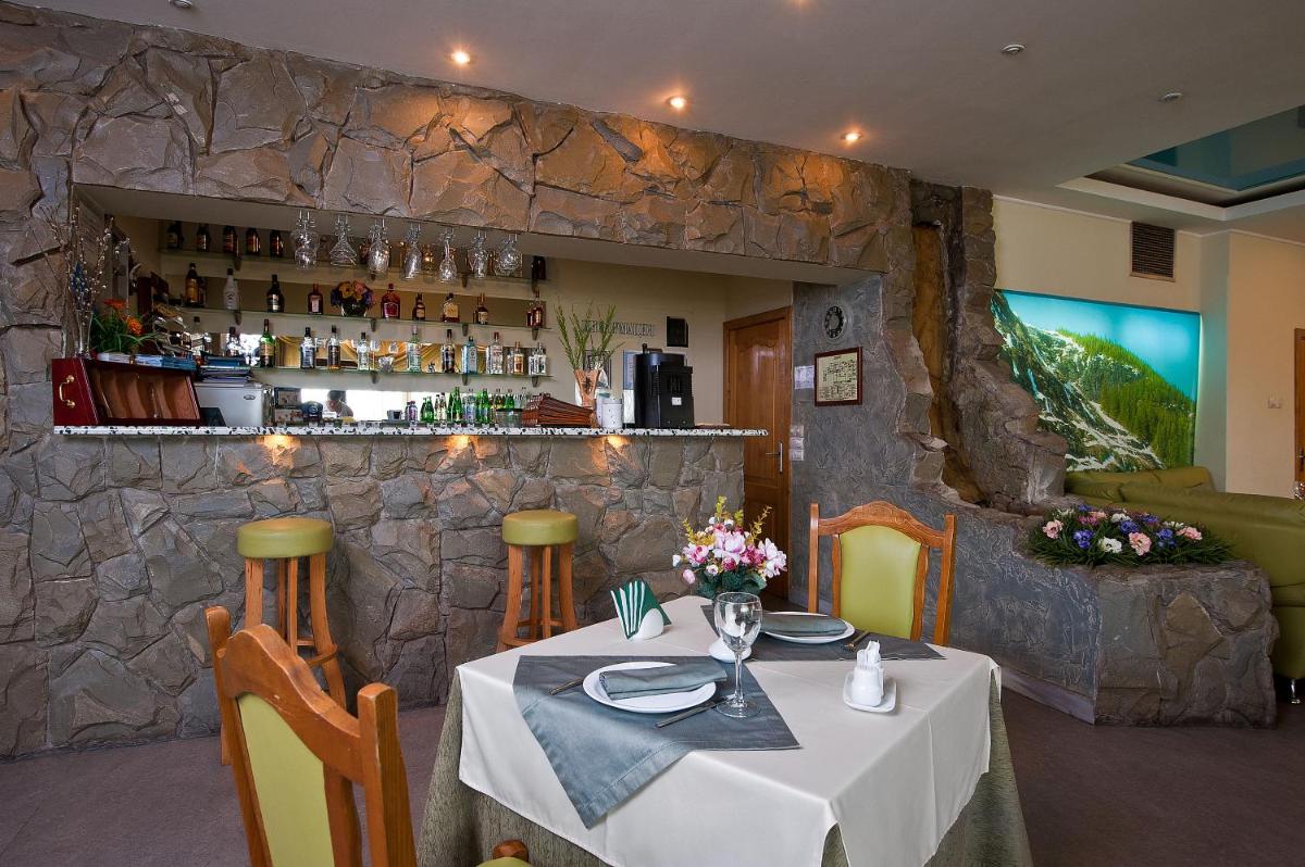 Yug Hotel - Housity