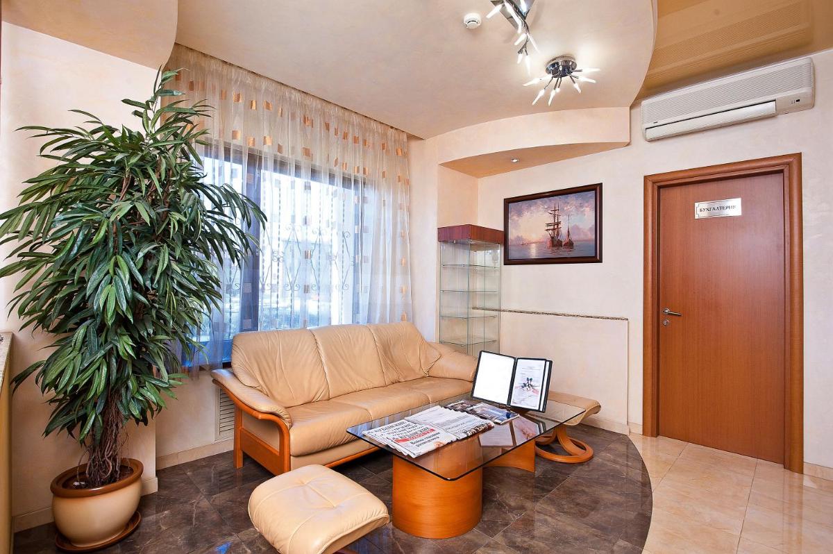 Yug Hotel - Housity