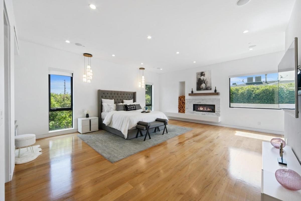 Suitetrails - West Hollywood Modern Luxury 5 BR Villa Sleeps 10