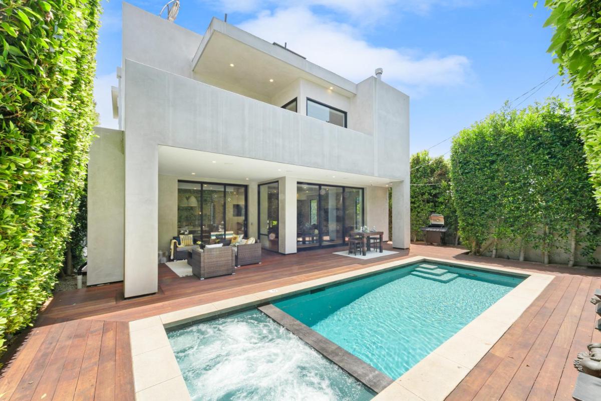 Suitetrails - West Hollywood Modern Luxury 5 BR Villa Sleeps 10