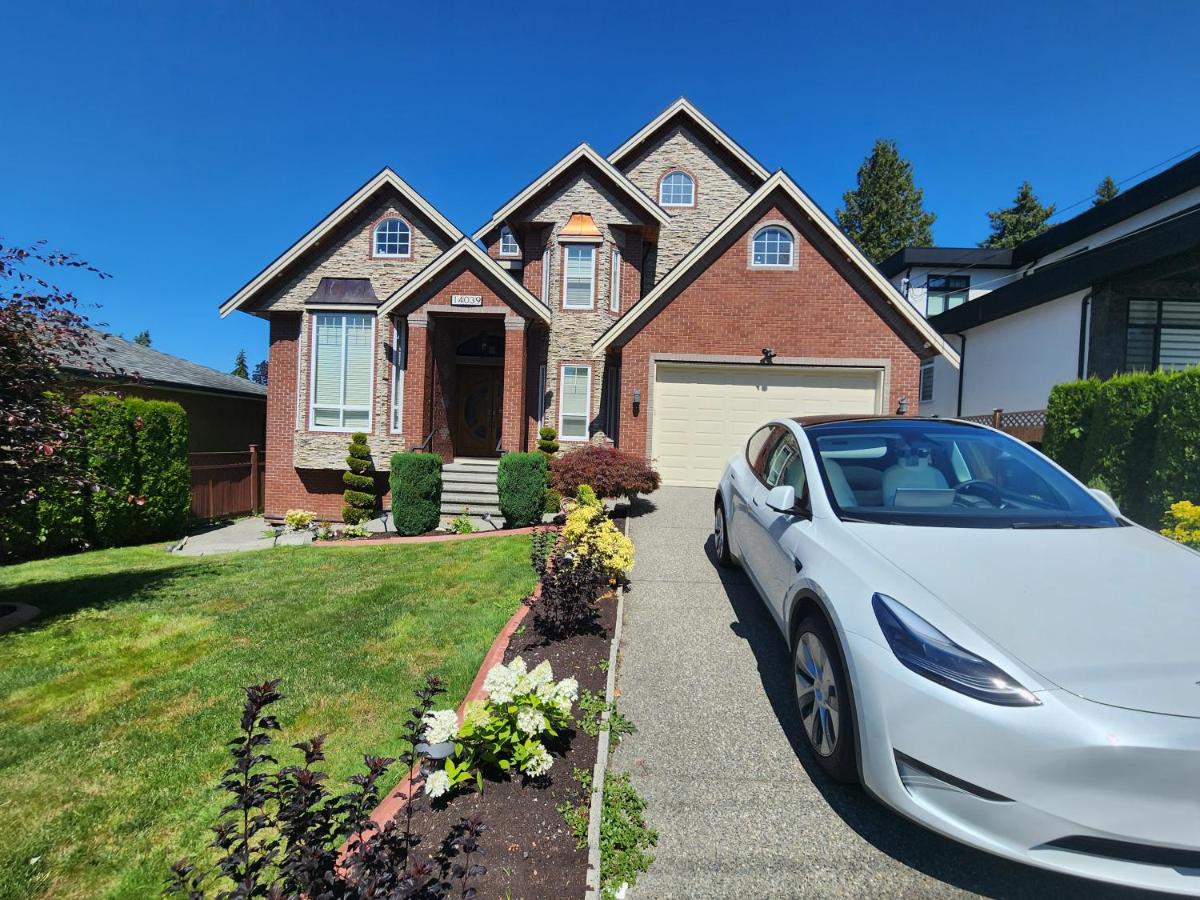 Harmony Hospitality "Walking Distance to Surrey Central" - Housity