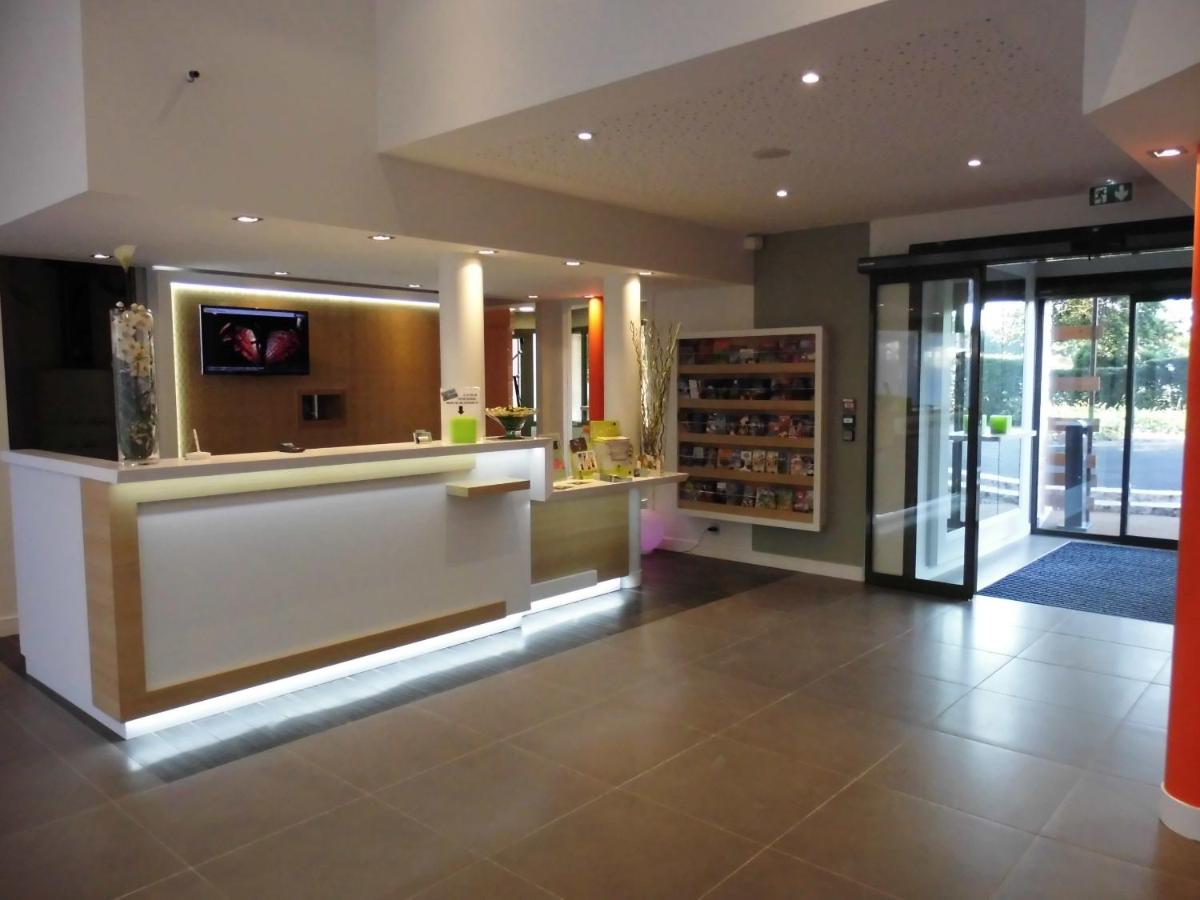 Hall ou réception de l'établissement Logis Hôtel Domaine du Moulin Cavier - Restaurants & Spa