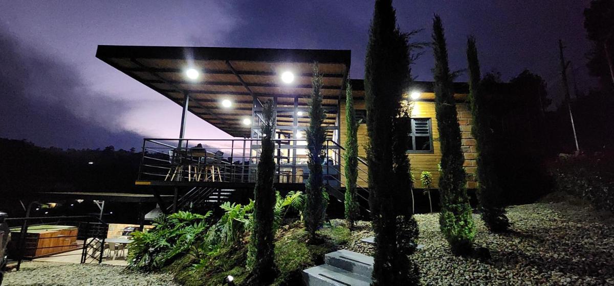 Nauza: Cabaña familiar: jacuzzi, wifi, fogata, bbq y naturaleza - Housity