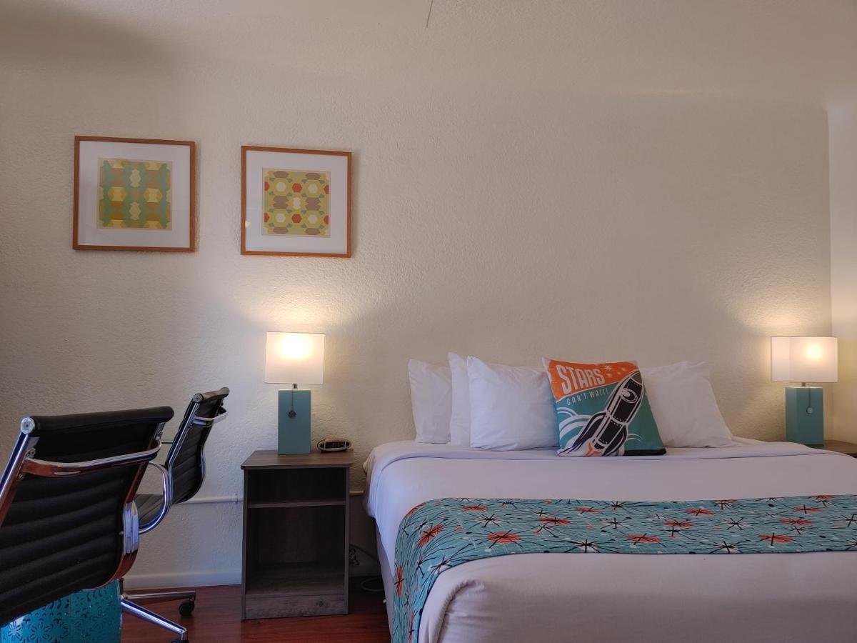 Rocket Inn - Housity