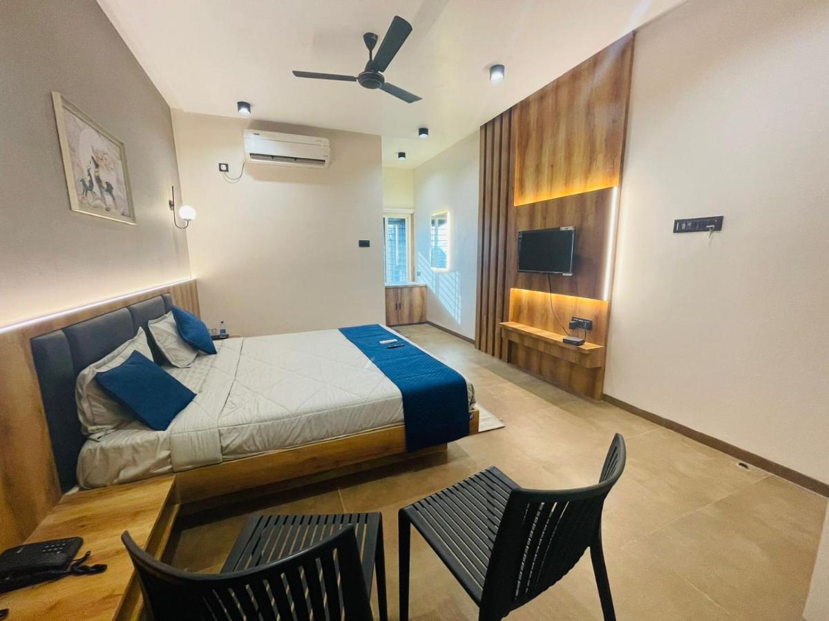 HOTEL THE GOLDEN TREE - Housity