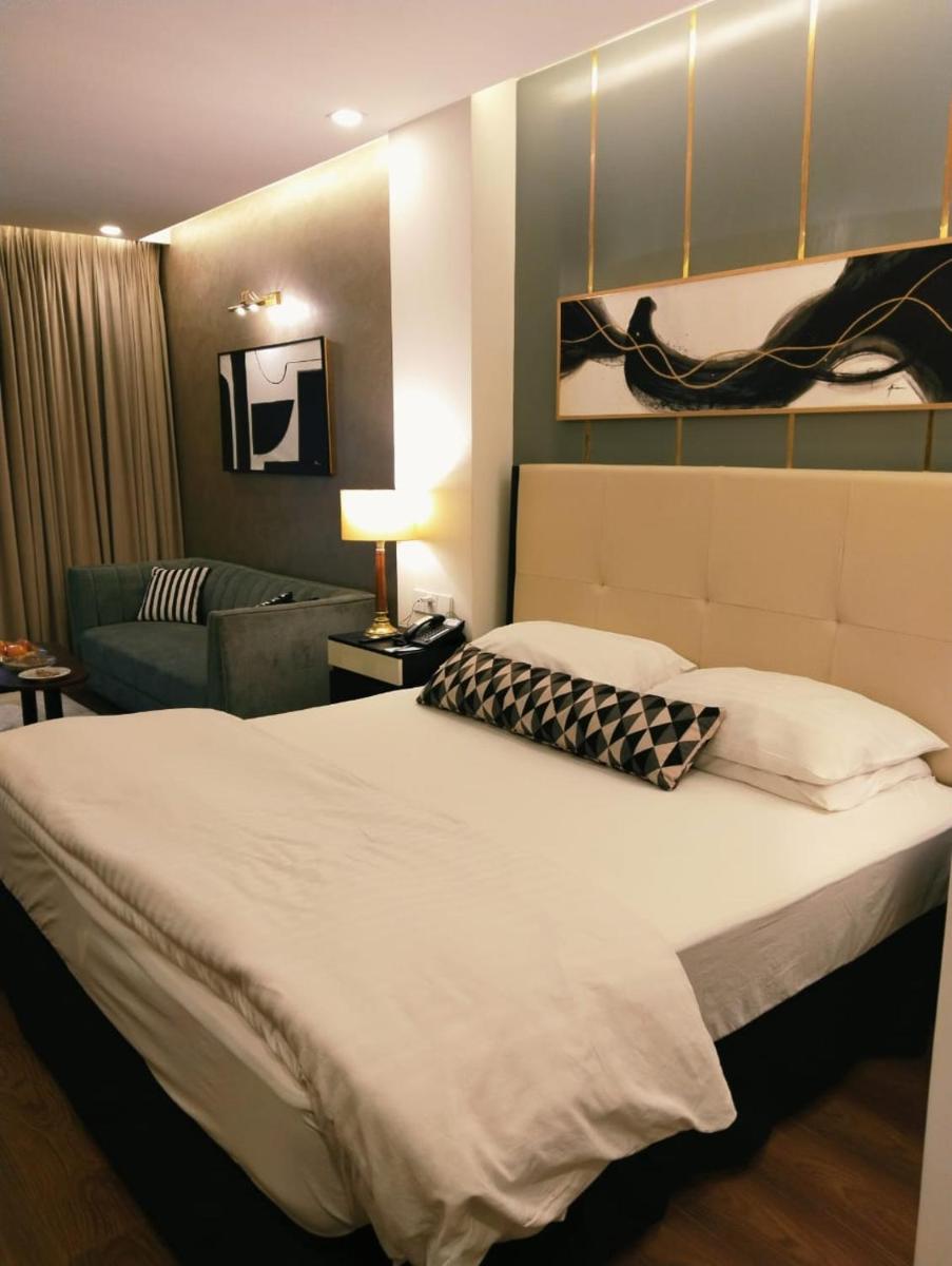 Hotel Crown Plaza Islamabad - Housity