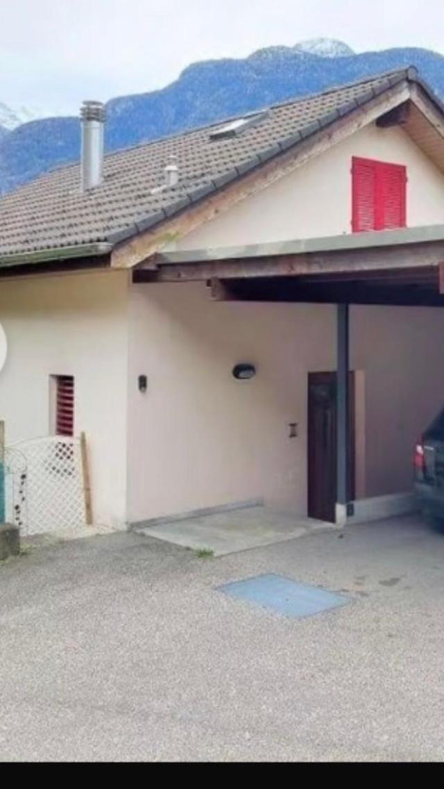 Ganze Ferienwohnung mit Garten Nähe Grotti - Housity
