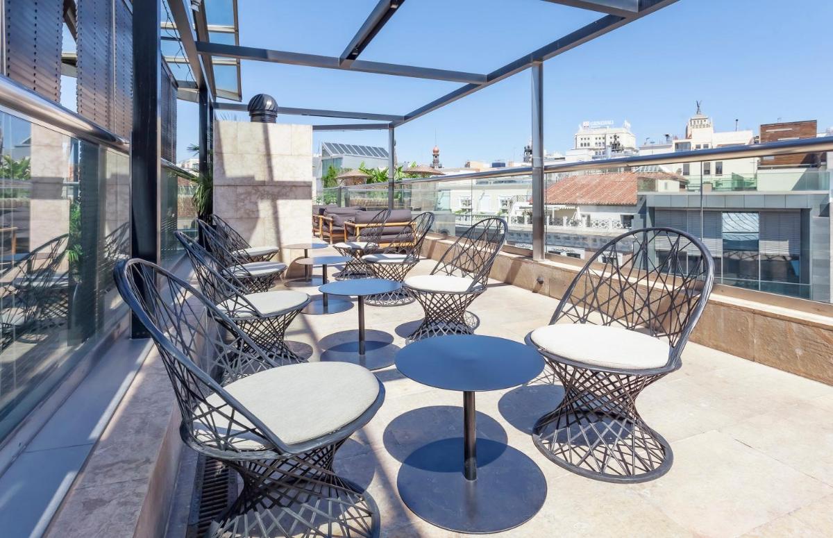 Un balcón o terraza de Hotel Urban, a Small Luxury Hotel of the World