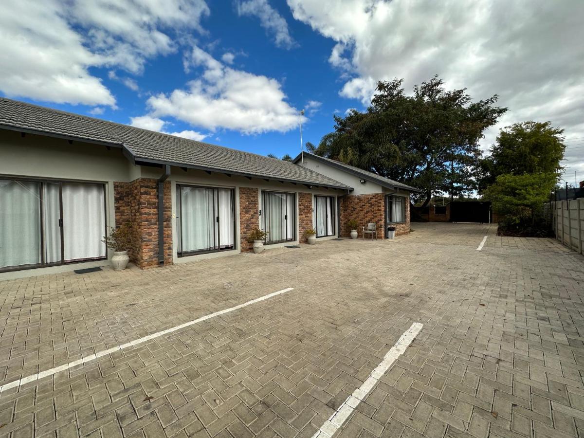 Cornerstone Guest House - Housity
