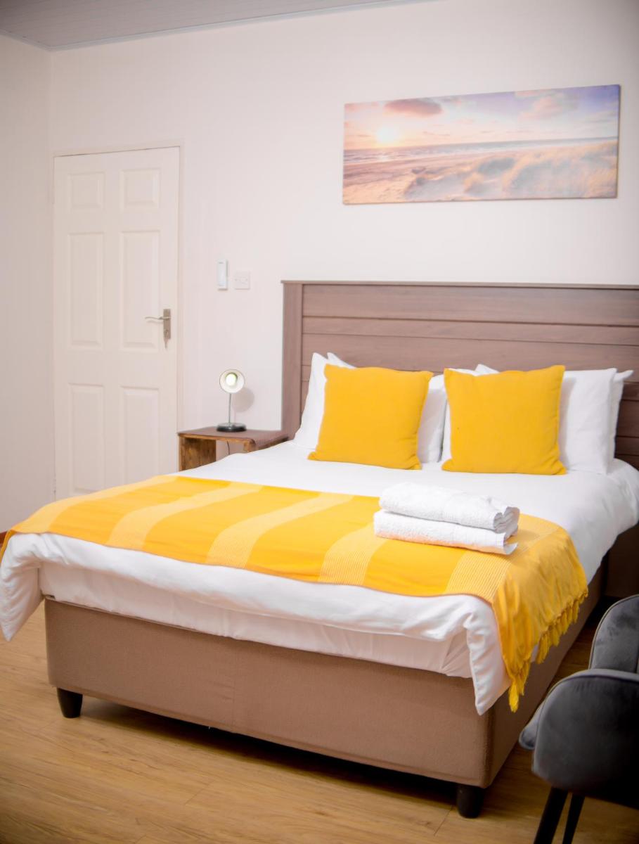 Entire 2 Bed, 5 mins 2 Game City, Netflix & Ps4 - Housity