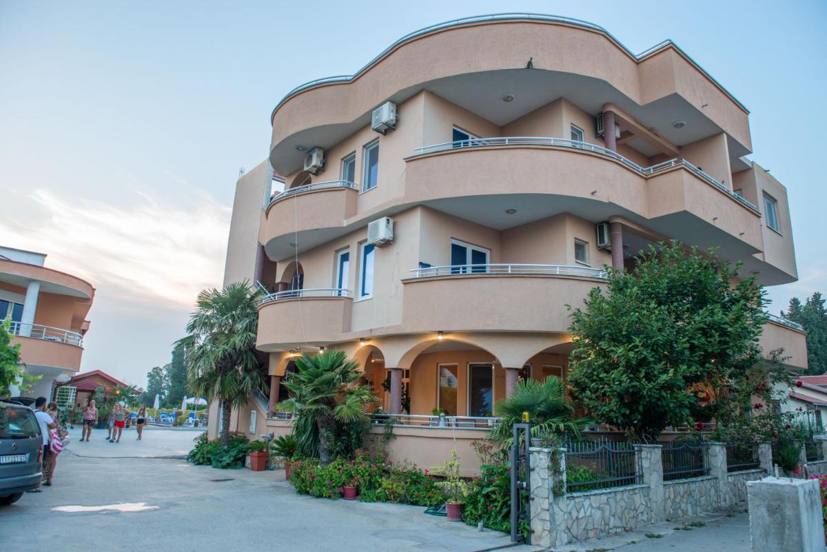 Apartments and bungalow Casa Palma - Housity