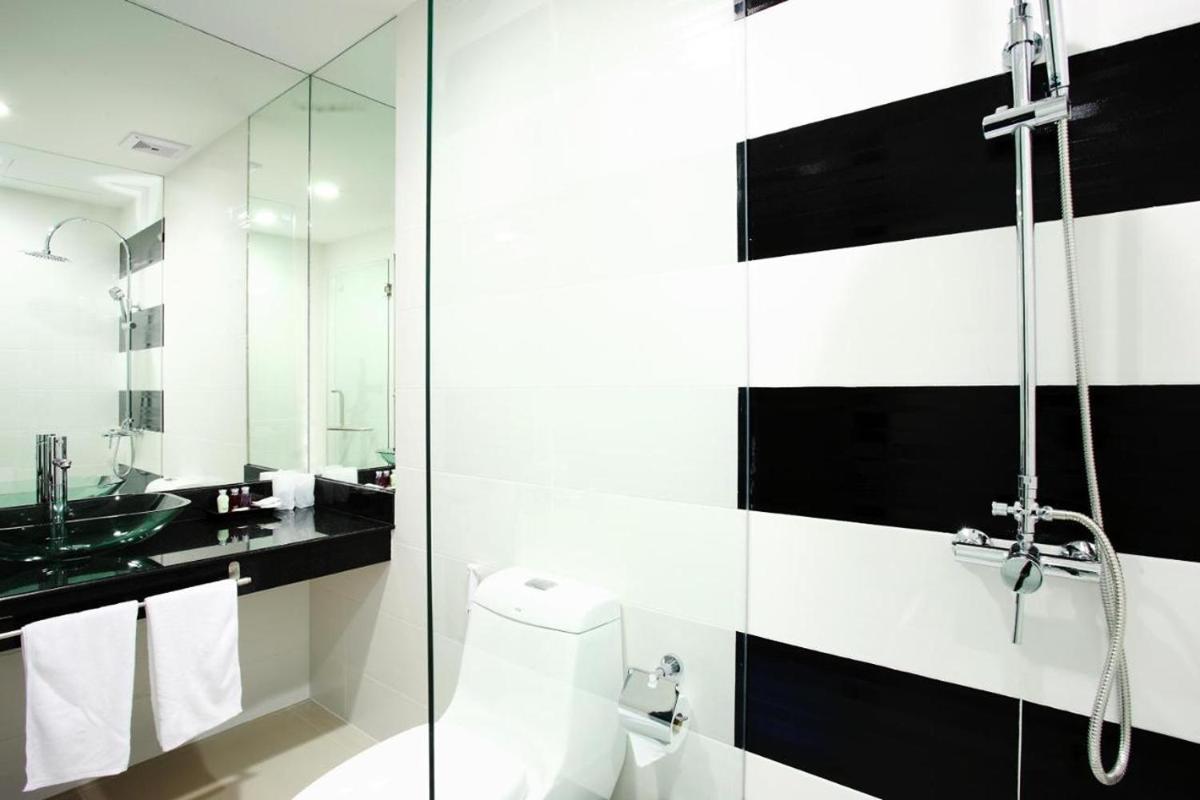 One World One Home Naiharn Hotel - Housity