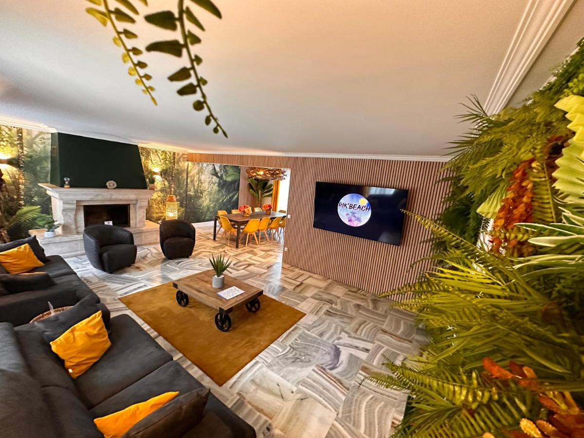Villa avec pièce Billard style Ranch US - Housity