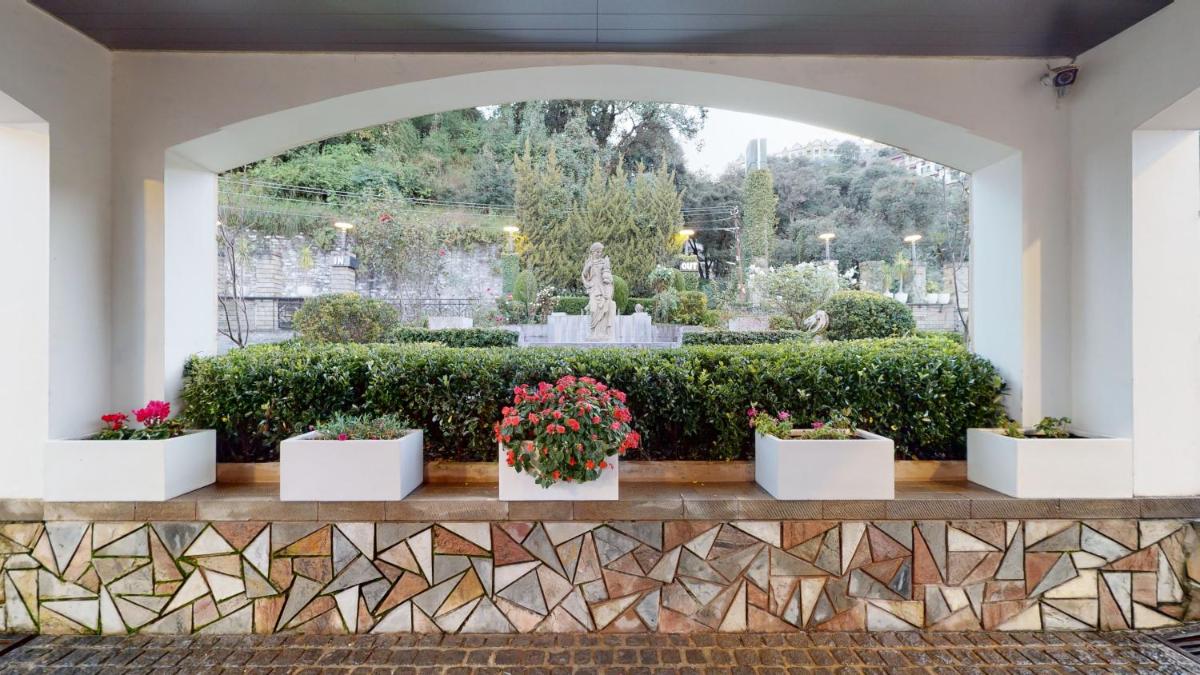 a garden with potted plants and a fountain at Radisson Hotel Shimla in Shimla
