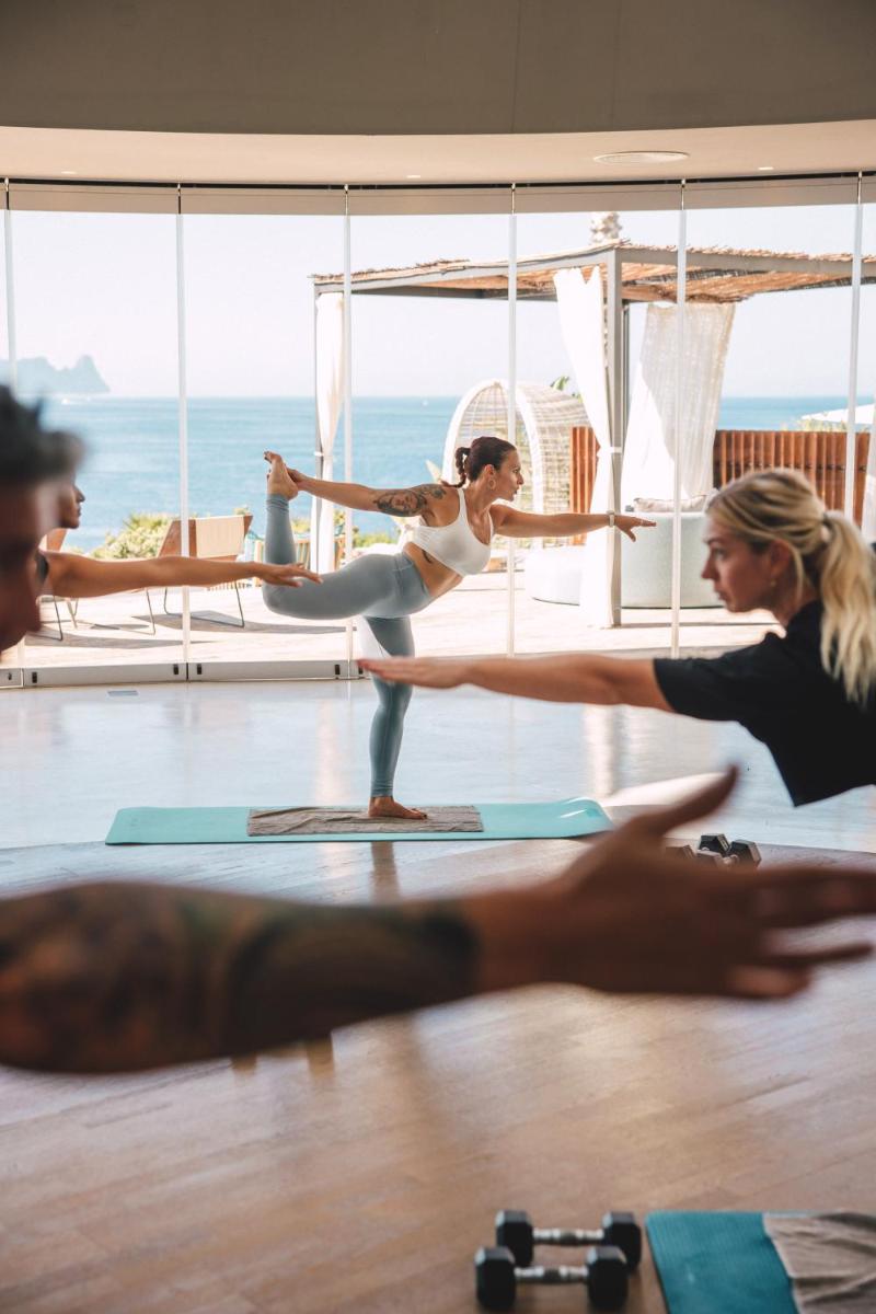 Clientes alojados en 7Pines Resort Ibiza, part of Destination by Hyatt