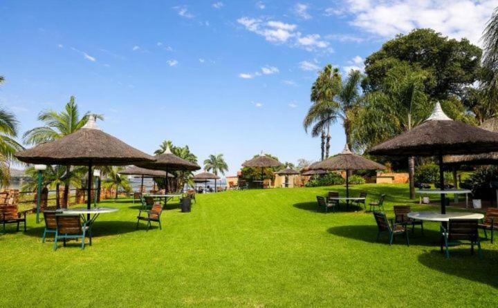 The Holiday House Harties - Housity