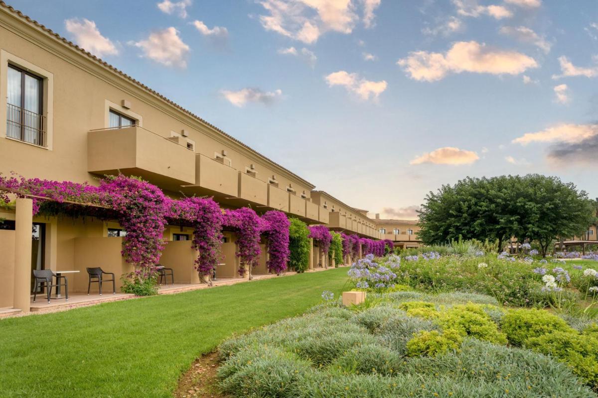 Jardín al aire libre en Hacienda Son Antem Golf Resort, Autograph Collection