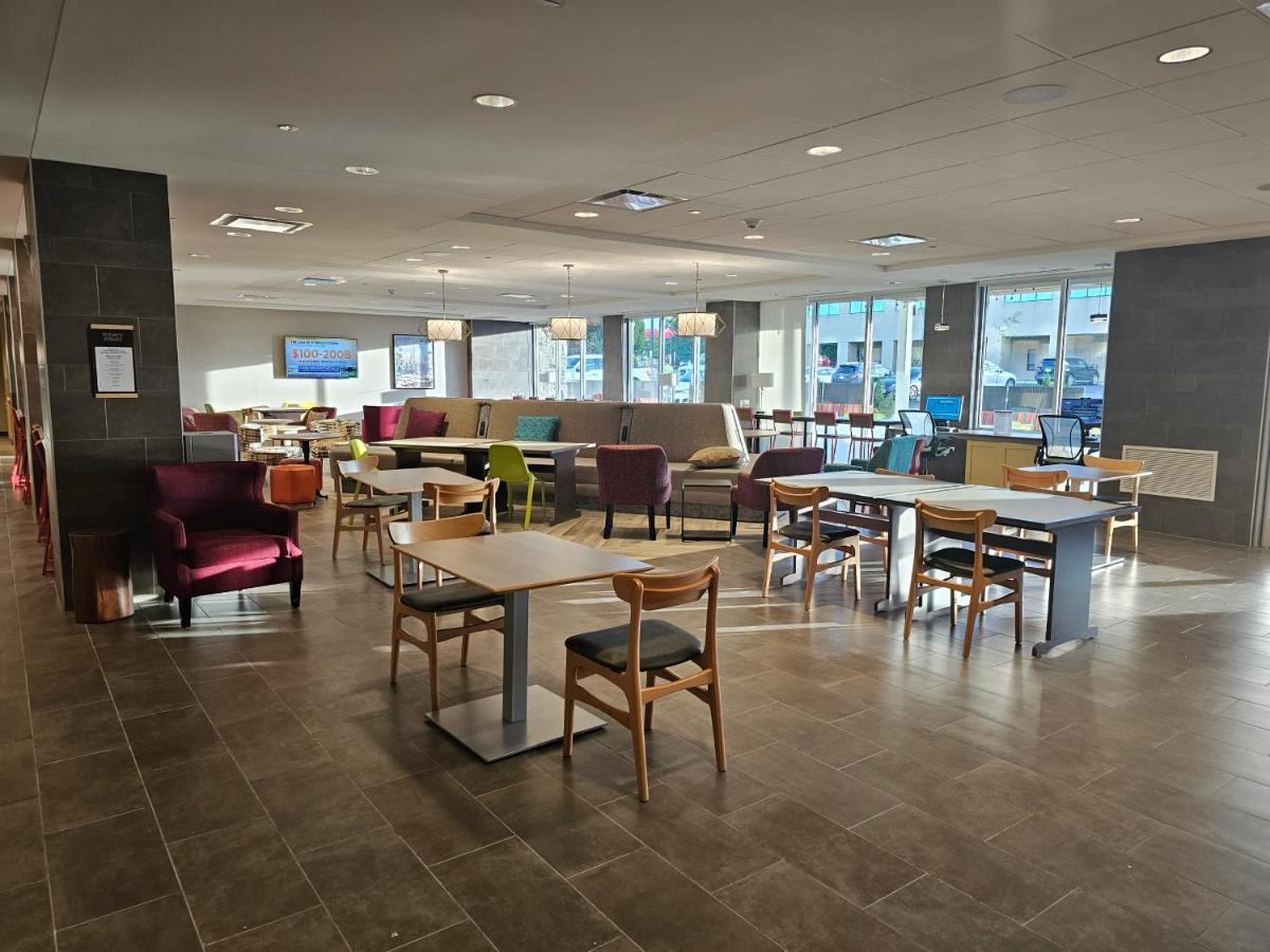 Home2 Suites By Hilton Allentown Bethlehem Airport - Housity