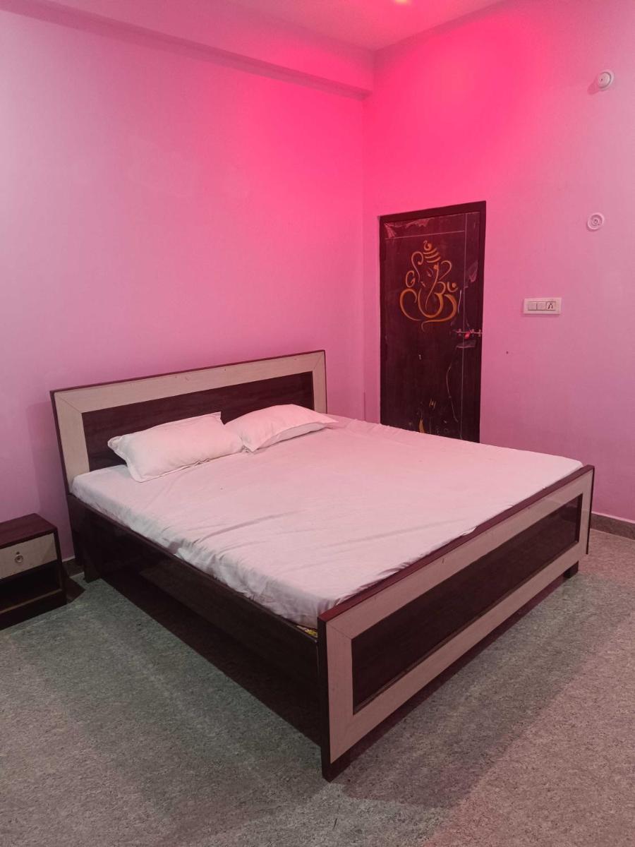 SPOT ON Pandey Ji Guest House - Housity