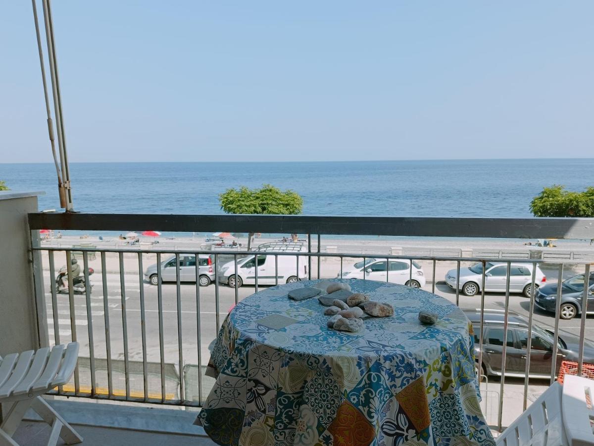 Mirone Apartment FRONTE MARE beachfront house - Housity