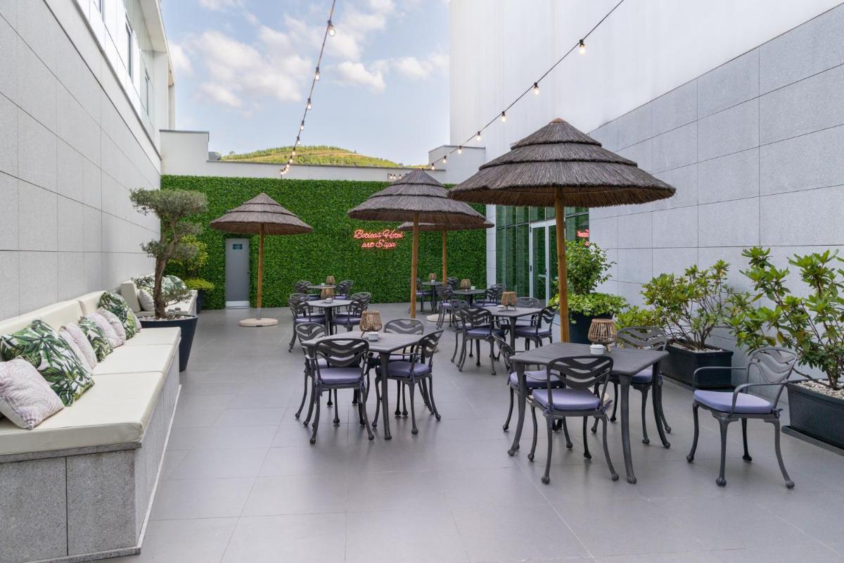 Um restaurante ou outro lugar para comer em Boticas Hotel Art & SPA