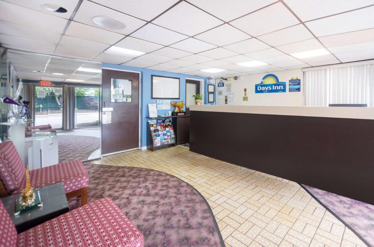 Days Inn by Wyndham Hicksville Long Island - Housity