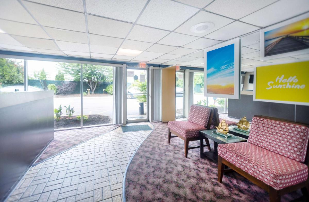 Days Inn by Wyndham Hicksville Long Island - Housity