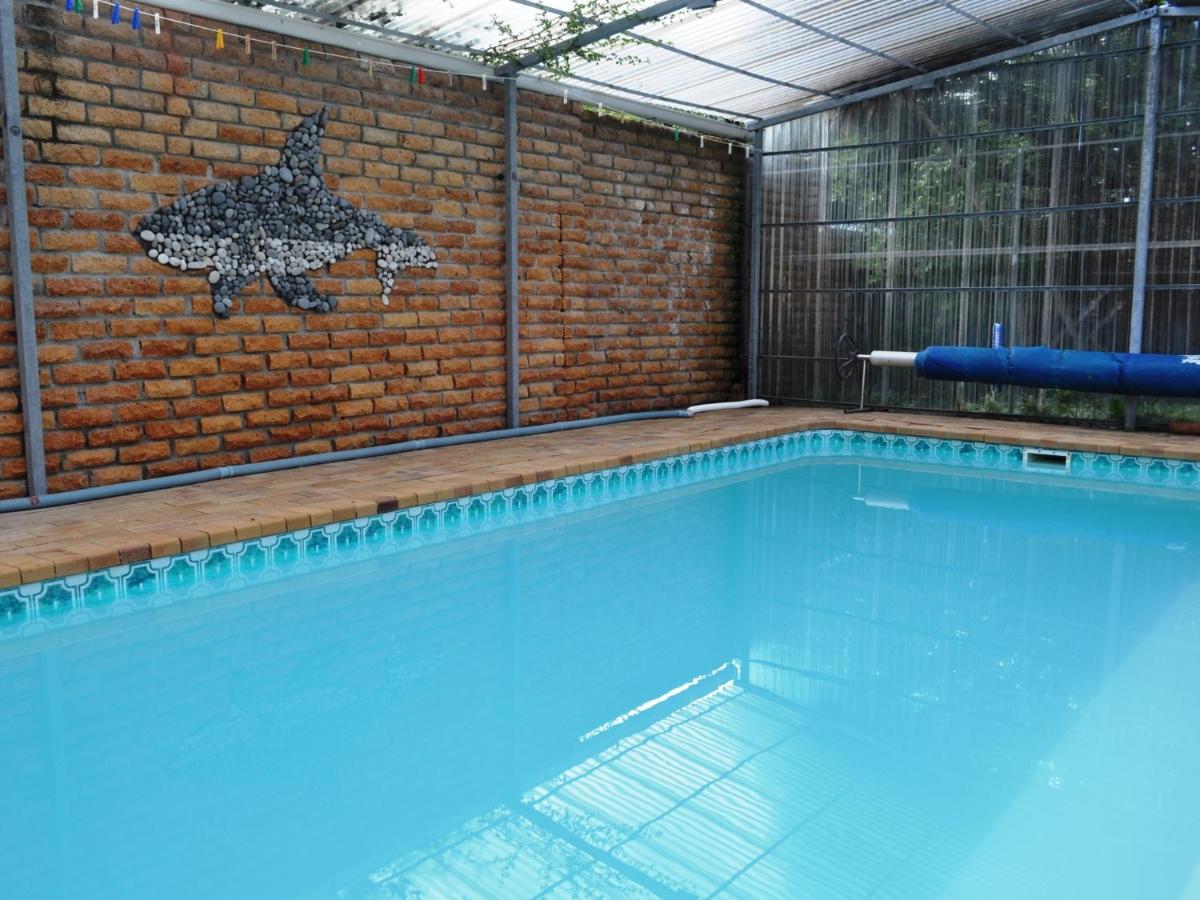 Great White Accommodation - Housity