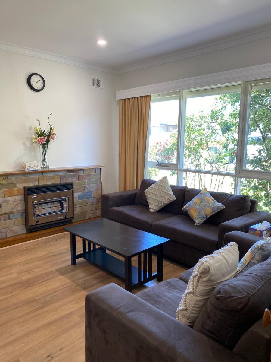 Entire house between Marion /Flinders university - Housity