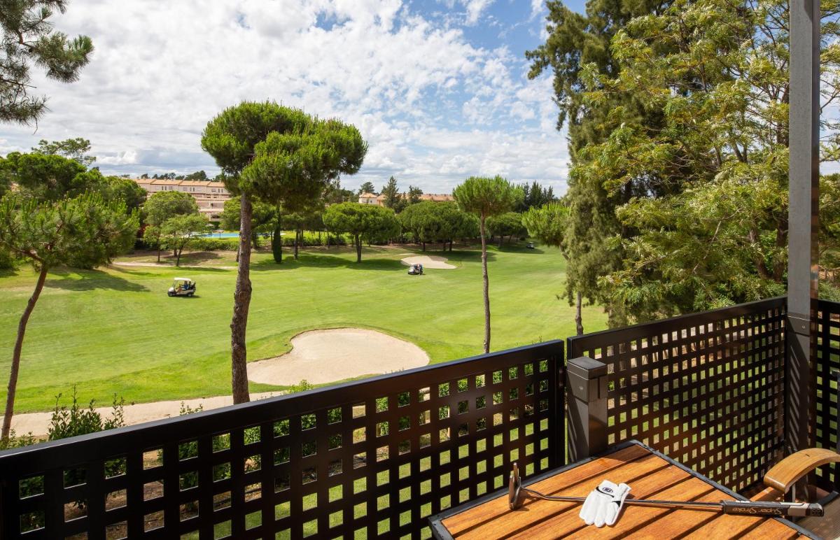 Jardín al aire libre en DoubleTree by Hilton Islantilla Beach Golf Resort