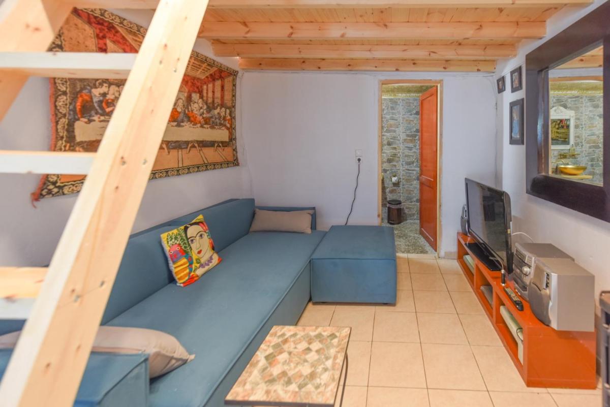 Holiday Oasis with private patio and Hammam-style bath in Chora-Pithagoreo, Samos Island - Housity