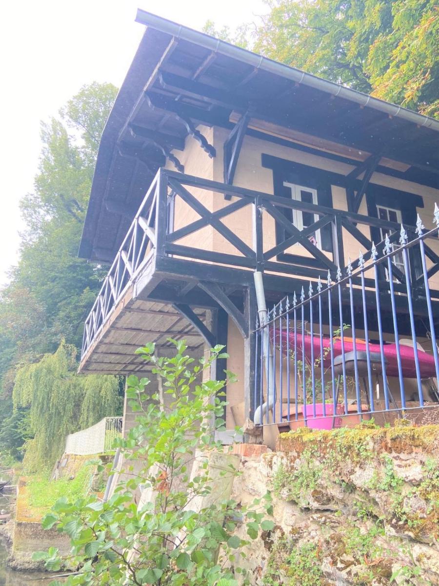 Le chalet bucolique au bord de l'eau - Housity