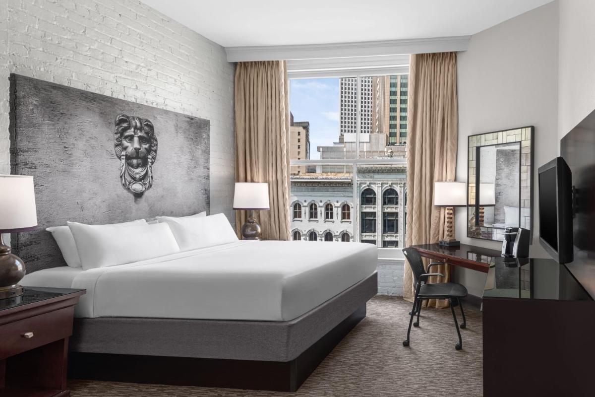 Astor Crowne Plaza- Corner of Bourbon Street - Housity