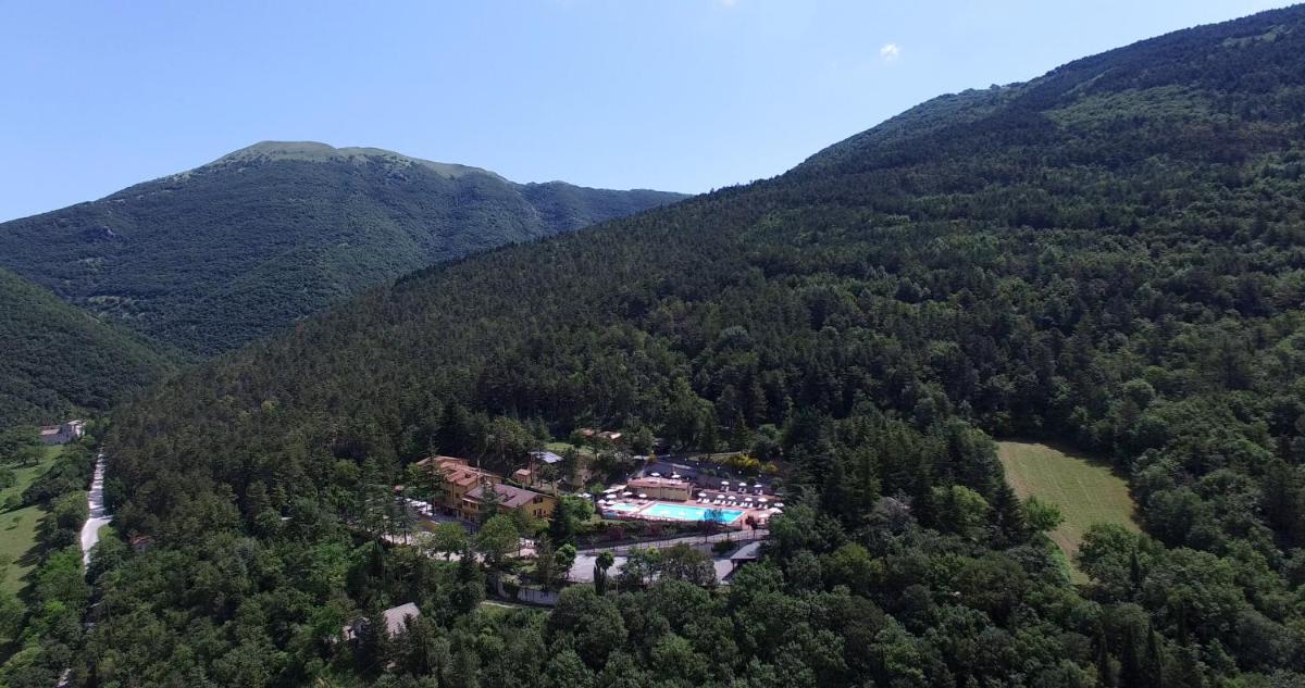 Hotel Pineta Ristorante country house in Fabriano - Housity