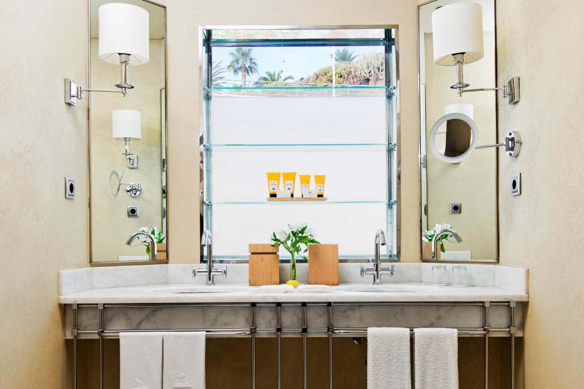 Un baño de The Villas at Bahia del Duque