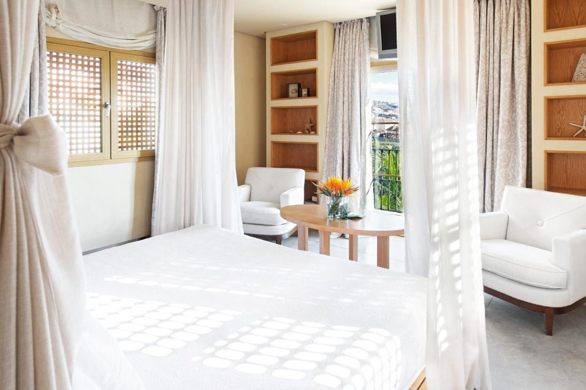 Cama o camas de una habitación en The Villas at Bahia del Duque
