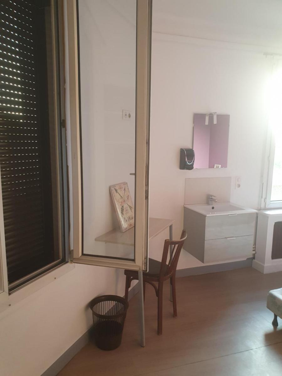 Hotel Aux Bons Amis - Housity