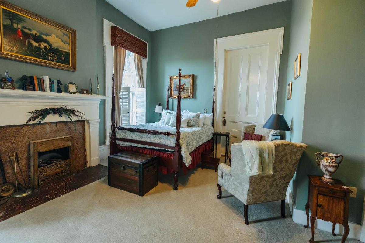 Maple Hill Manor Bed & Breakfast - Housity
