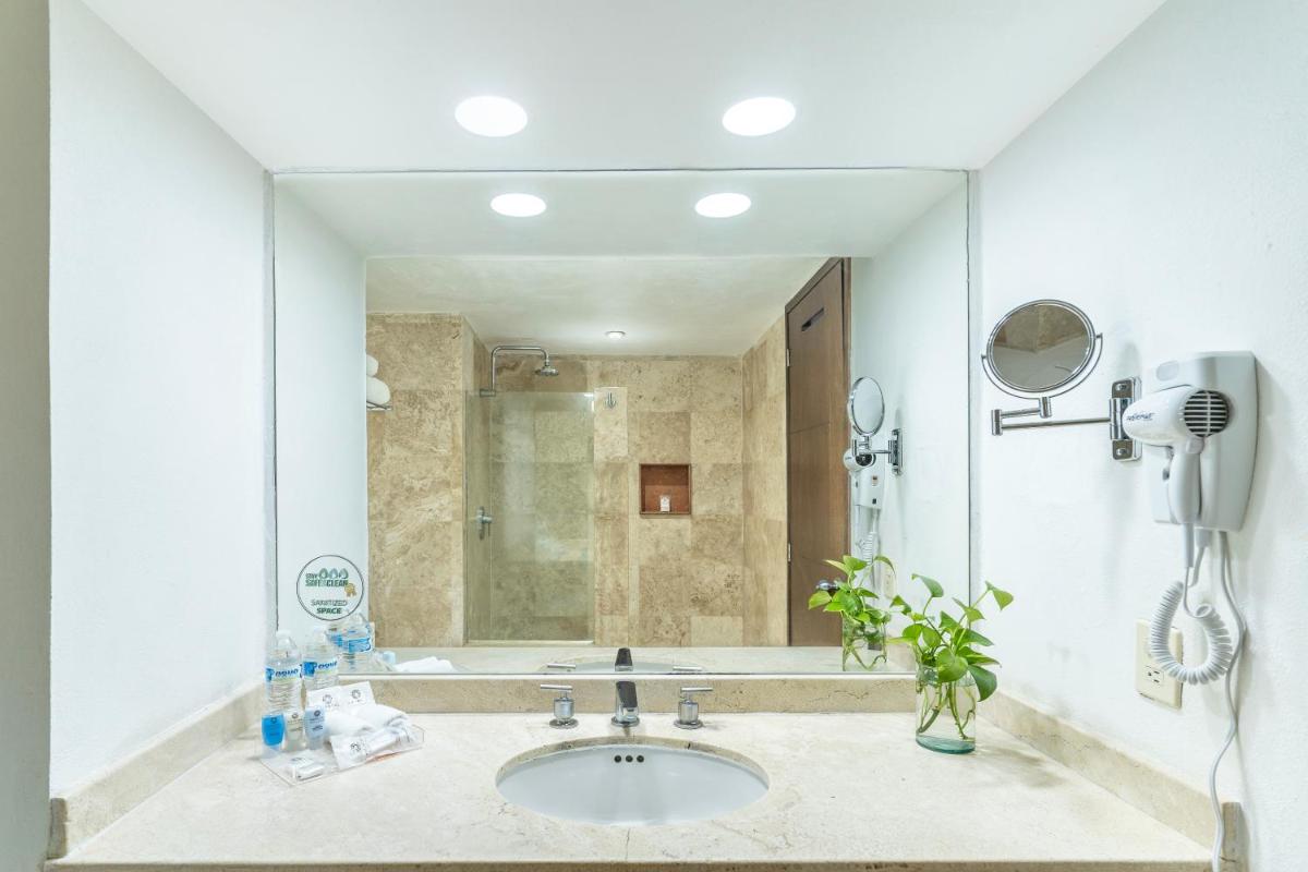 Krystal Ixtapa All Inclusive - Housity