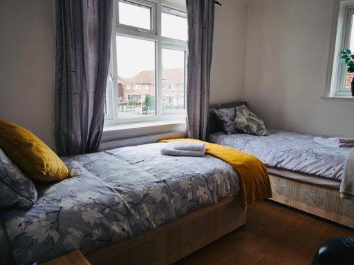 PnG Suites - Elsham Gardens Rooms - Housity