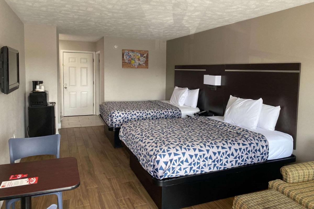 Econo Lodge Sevierville-Pigeon Forge on the River - Housity