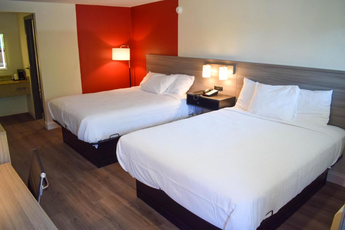 Ramada by Wyndham Cleveland Airport West - Housity