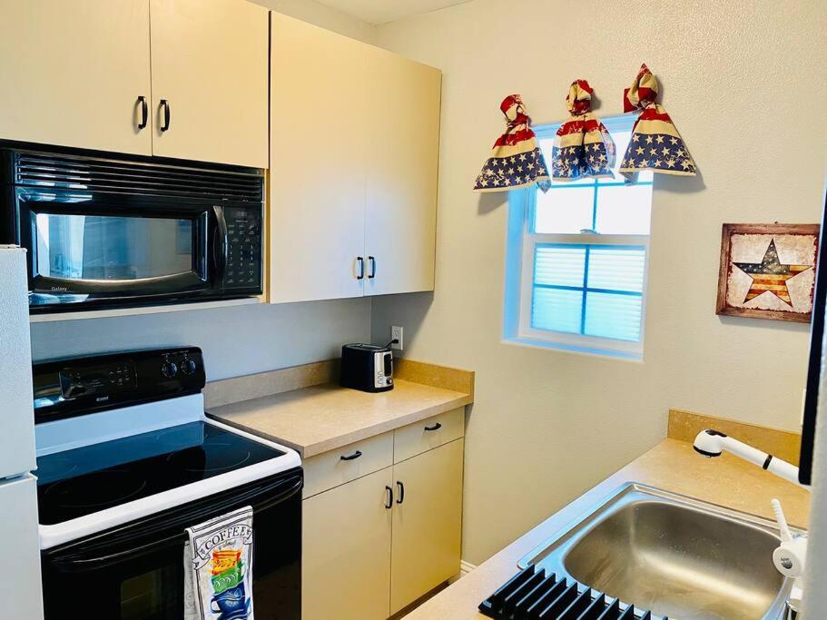 Eagle Nest River Views Hot Tub Games Sleeps 6 - Housity