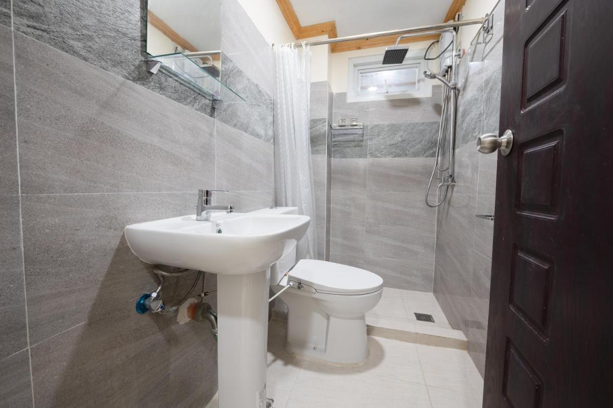 Suitetrails - 2 Bedroom Unit with Breakfast for 2pax