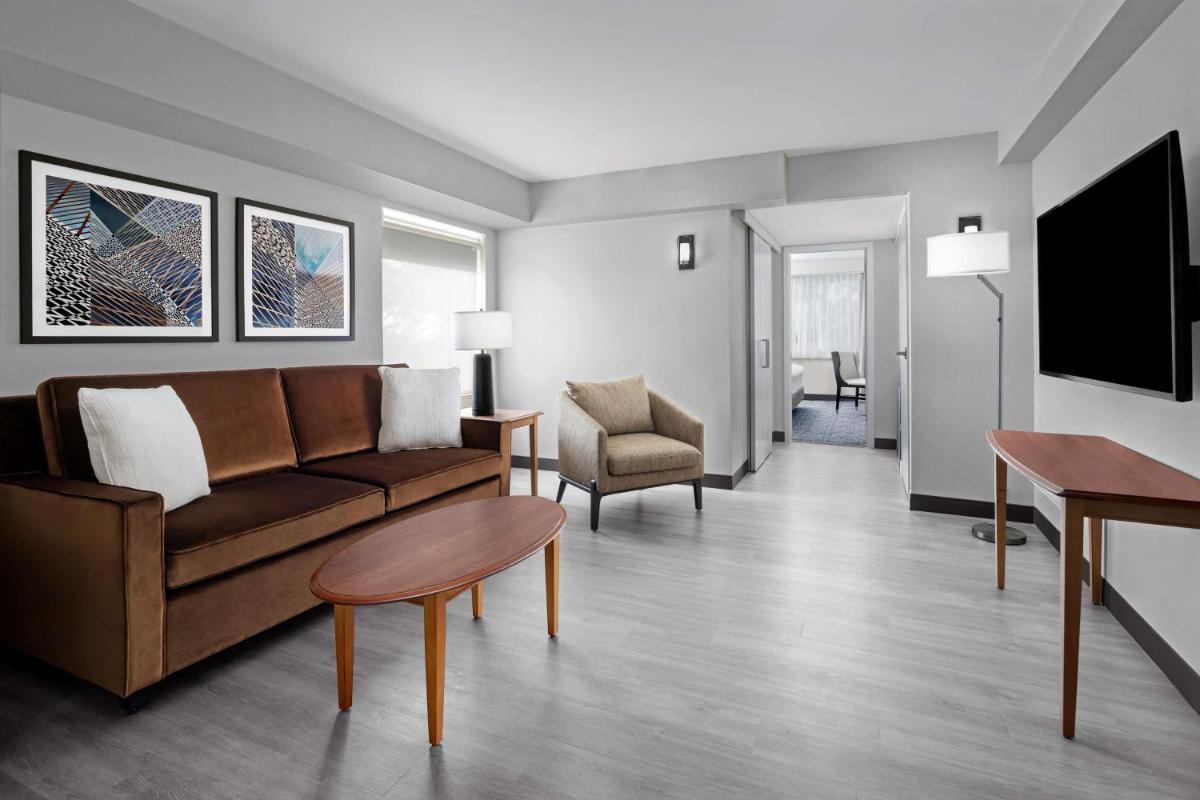 The Alloy, a DoubleTree by Hilton - Valley Forge - Housity