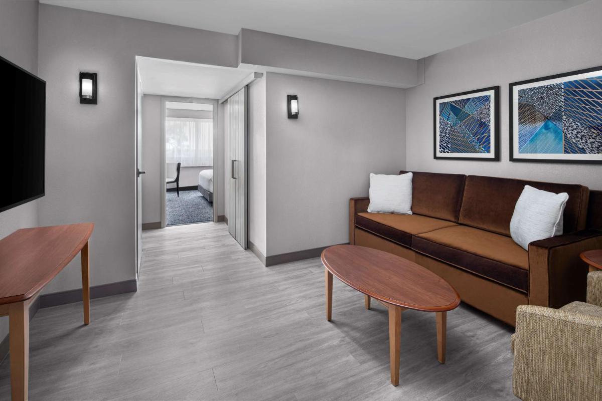 The Alloy, a DoubleTree by Hilton - Valley Forge - Housity